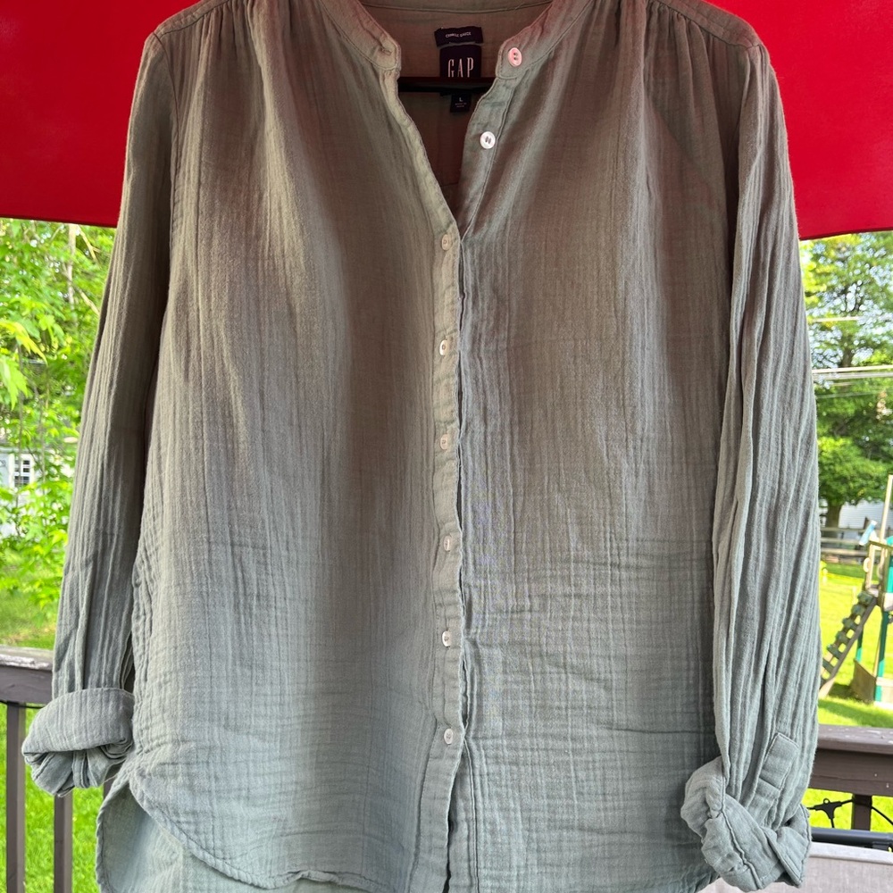 Gap Sage Green Crinkle Gauze Buttoned Down Shirt